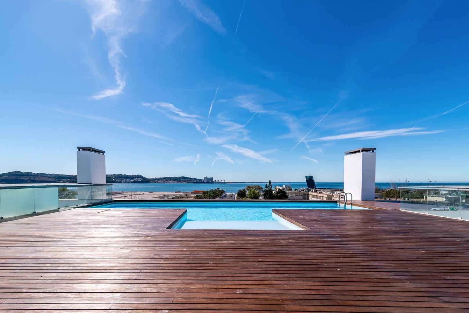 Guestready - Alges Apt With Stunning Rooftop Pool Apartment Luaran gambar