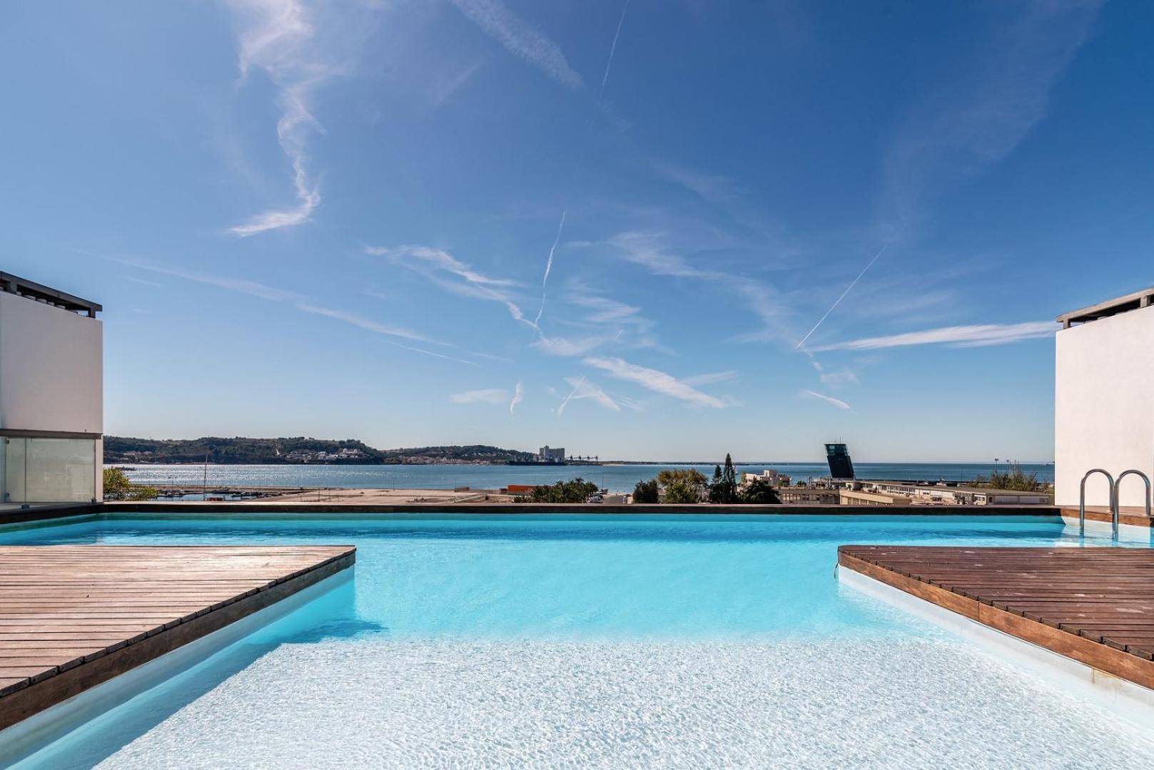 Guestready - Alges Apt With Stunning Rooftop Pool Apartment Luaran gambar